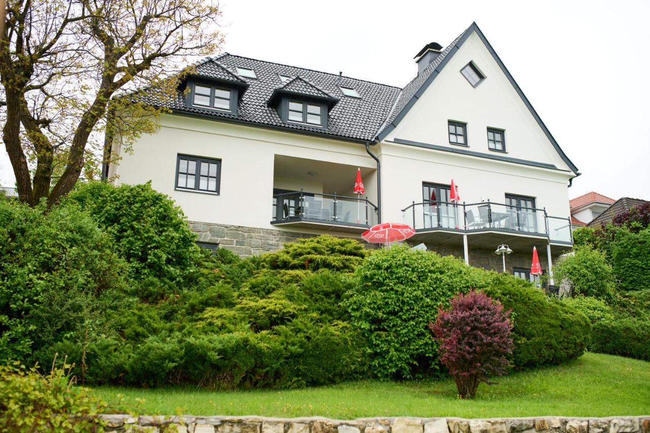 Haus Aussicht - Ferienwohnungen Velden Velden am Woerthersee Exterior photo